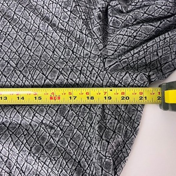 Lululemon Gray Surge Warm Half Zip Long Sleeve  Mock Neck Thumbholes Top Size L - Picture 9 of 11